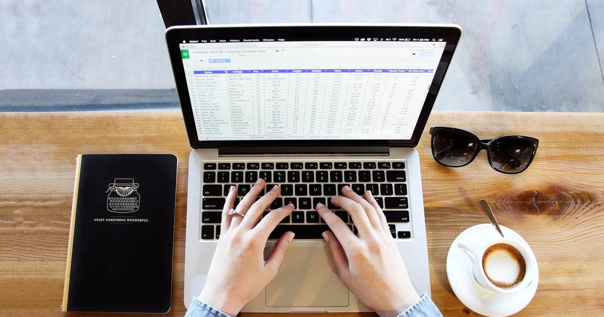 Funciones de Excel más usadas: tabla con nombres en español 2026